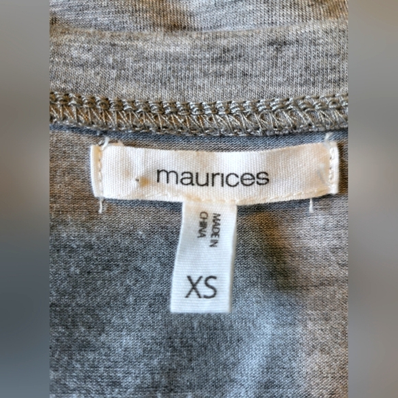 💥4 for $30💥 Maurice's Women's XS grey fun t-shirt - Picture 5 of 9